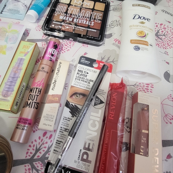 Beauty Set (17+ items) - Picture 2 of 8